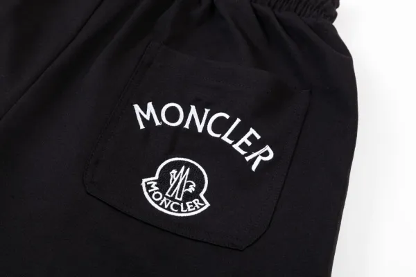 Moncler Logo-Embroidered Zip-Pocket Shorts Black - 22