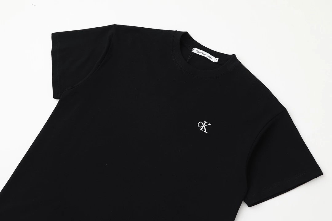 Calvin Klein Jeans Monogram Logo White T-Shirt - 36