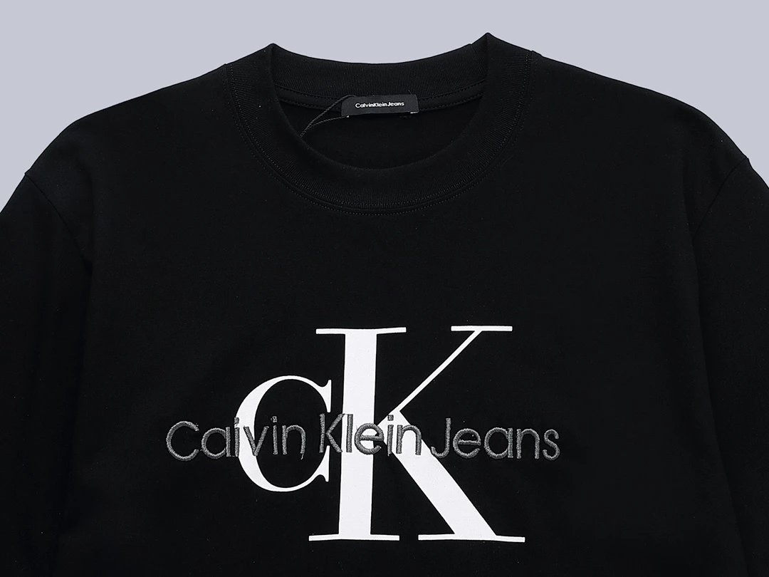 Calvin Klein Jeans Monogram Logo White T-Shirt - 13