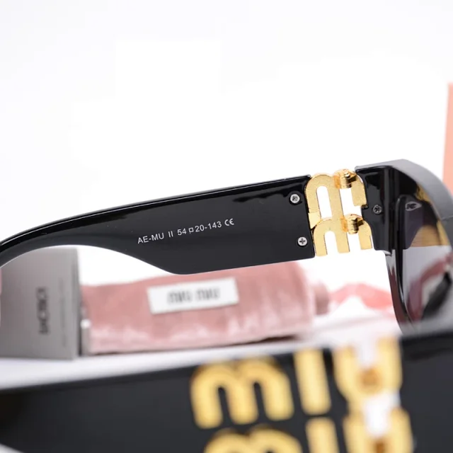 Miu Eyewear 2778 oversized cat-eye sunglasses product detail image 13