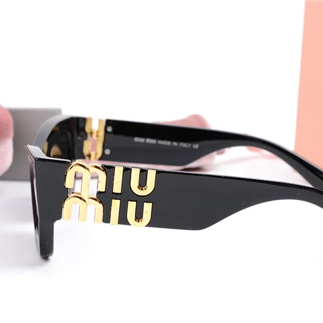 Miu Eyewear 2778 oversized cat-eye sunglasses product detail image 15