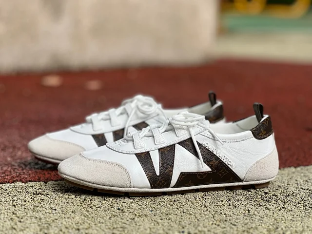 Louis Vuitton Sneakers Low-Top Logo product detail image 9