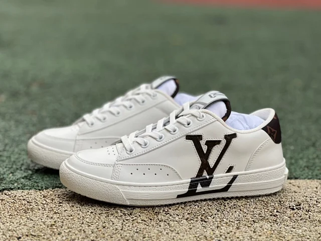 Louis Vuitton Sneakers Low-Top Logo product detail image 12