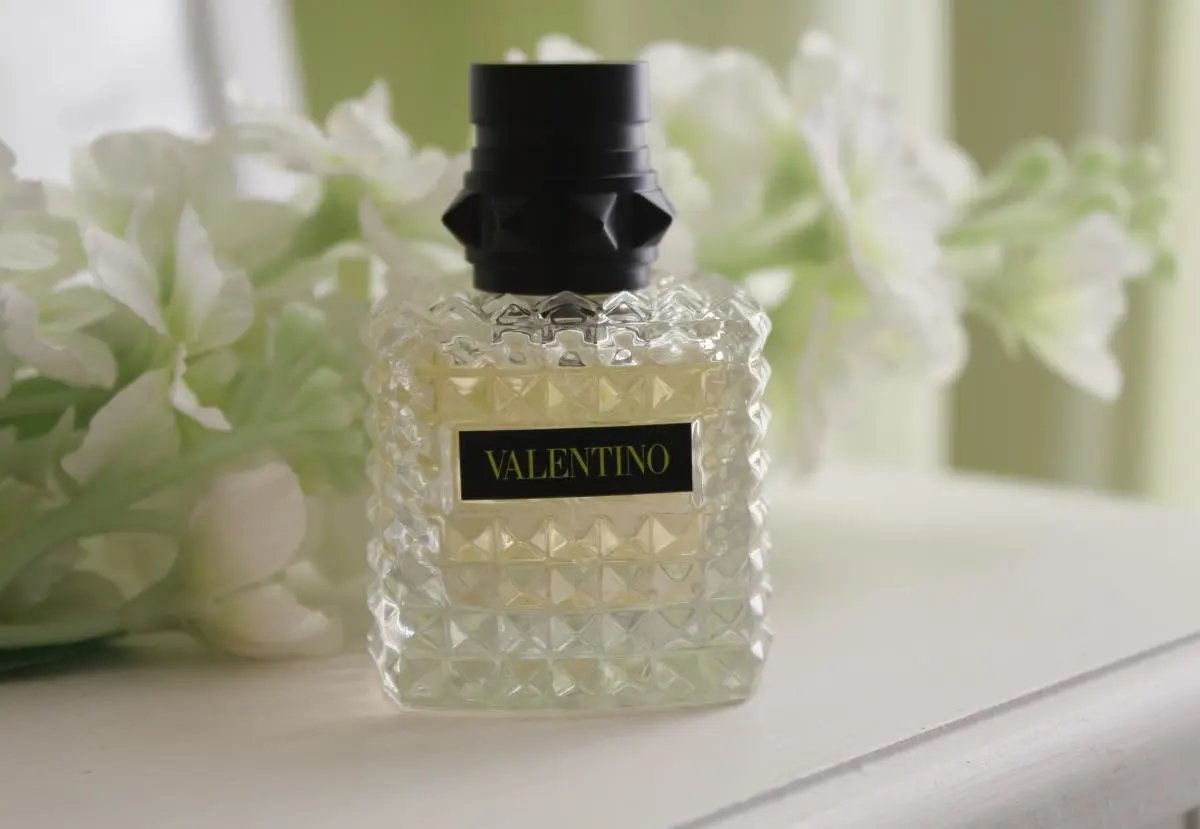 Delivery Donna Born In Roma Yellow Dream 100ml