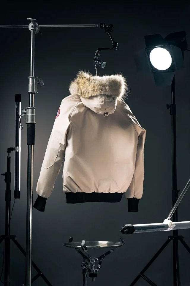 Canada Goose Down Jackets Fur-trim hood bomber jacket product detail image 27
