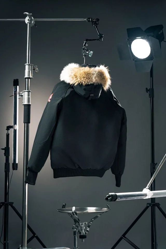 Canada Goose Down Jackets Fur-trim hood bomber jacket product detail image 6