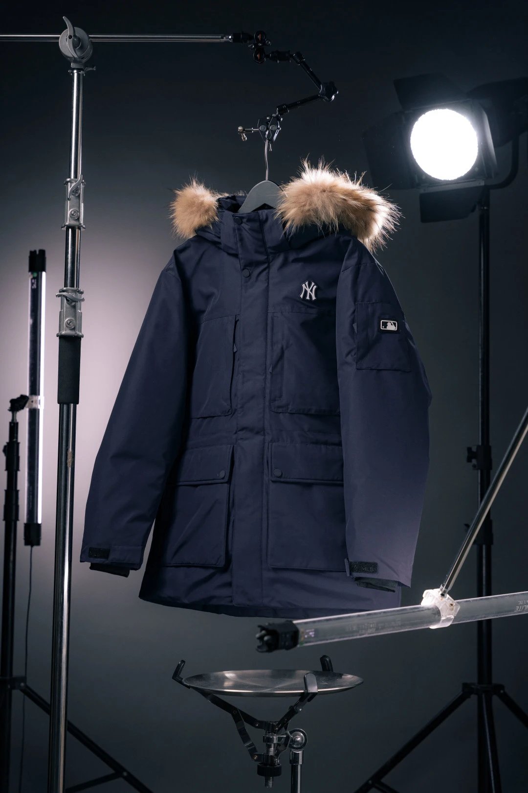 MLB Down Jackets Fur-Trim Hooded Parka with Embroidered Team Logos — Dark blue