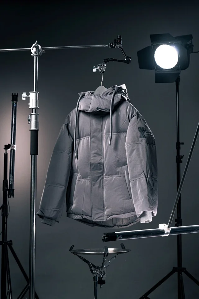AMI Paris Down Jackets Heart Logo Hooded Jacket product detail image 4