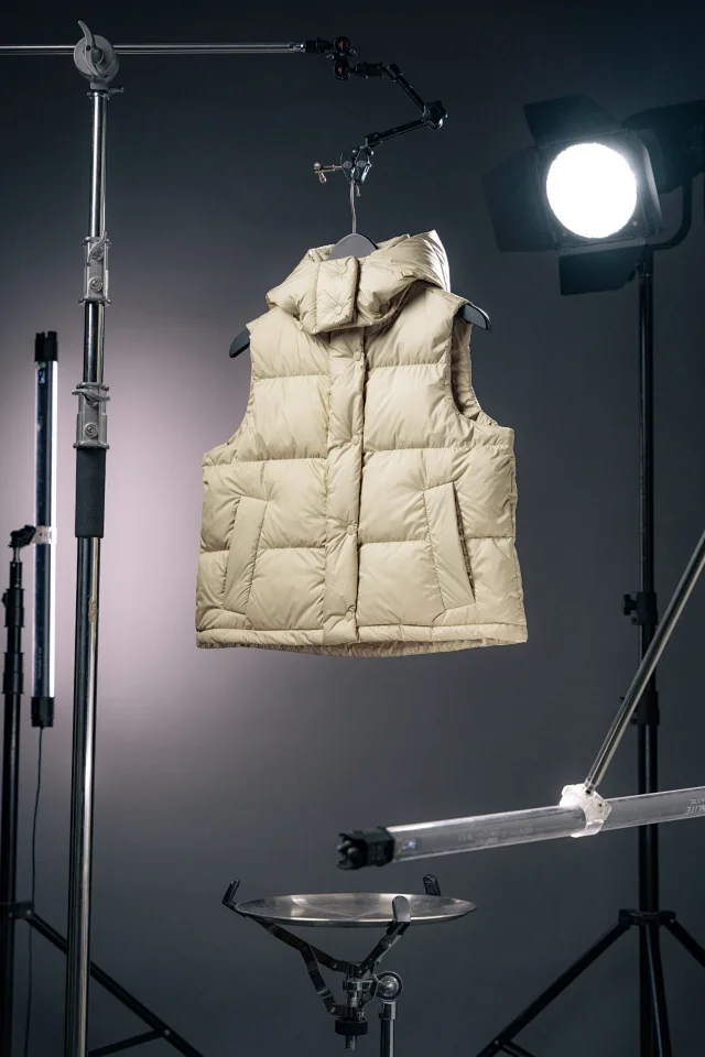 Unbranded Vests Padded snap-front vest with detachable hood and patch pockets product detail image 11