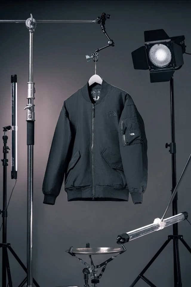 The North Face Down Jackets Quilted bomber jacket with sleeve utility pocket product detail image 10