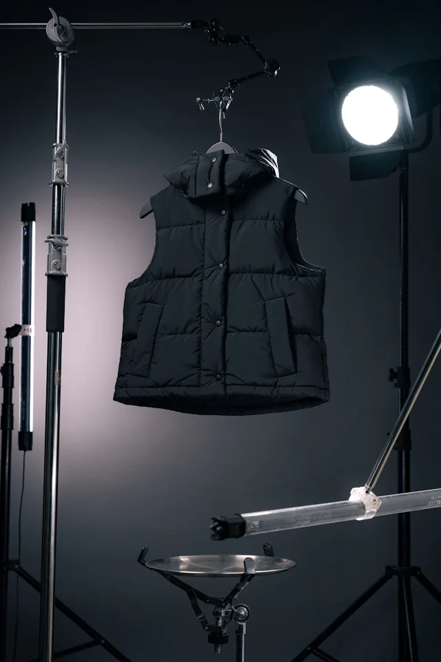 Unbranded Vests Padded snap-front vest with detachable hood and patch pockets product detail image 18