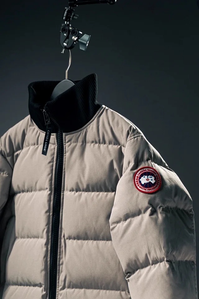 Canada Goose Down Jackets Short stand-collar puffer jacket product detail image 10