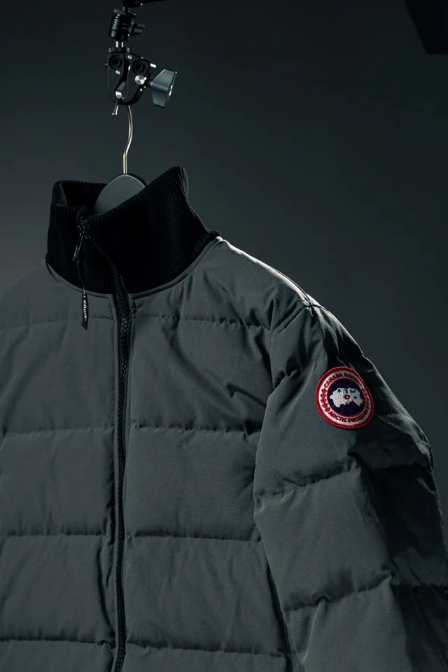 Canada Goose Down Jackets Short stand-collar puffer jacket product detail image 17