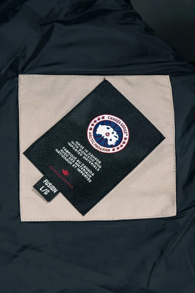 Canada Goose Down Jackets Short stand-collar puffer jacket product detail image 14