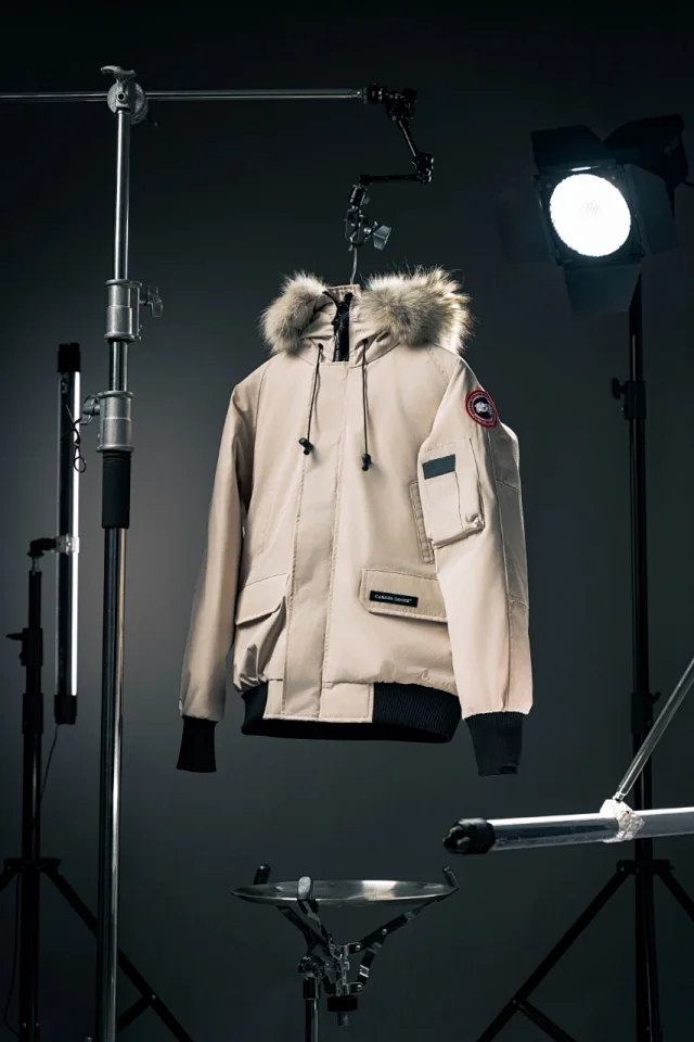 Canada Goose Down Jackets Fur-trim hood bomber jacket product detail image 25