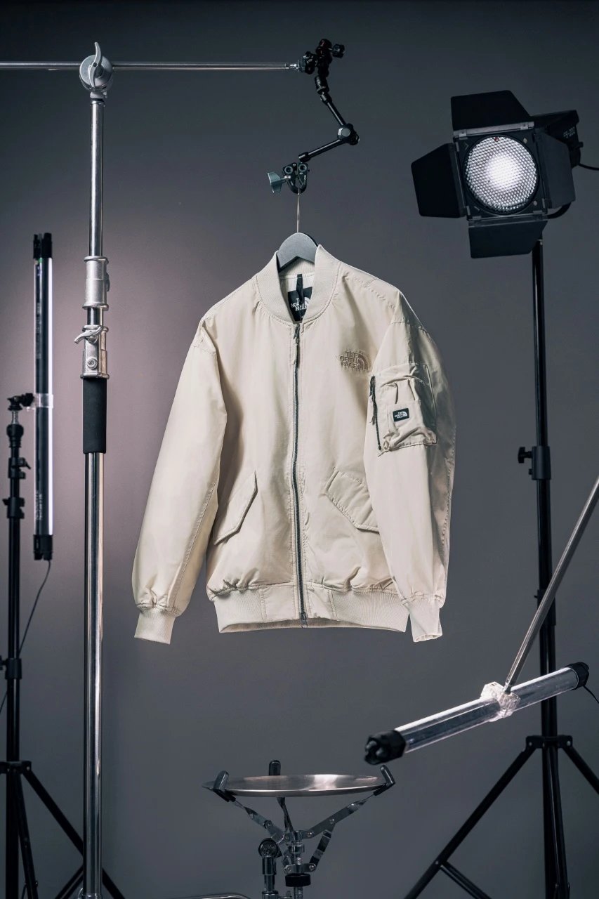 The North Face Down Jackets Quilted bomber jacket with sleeve utility pocket — white