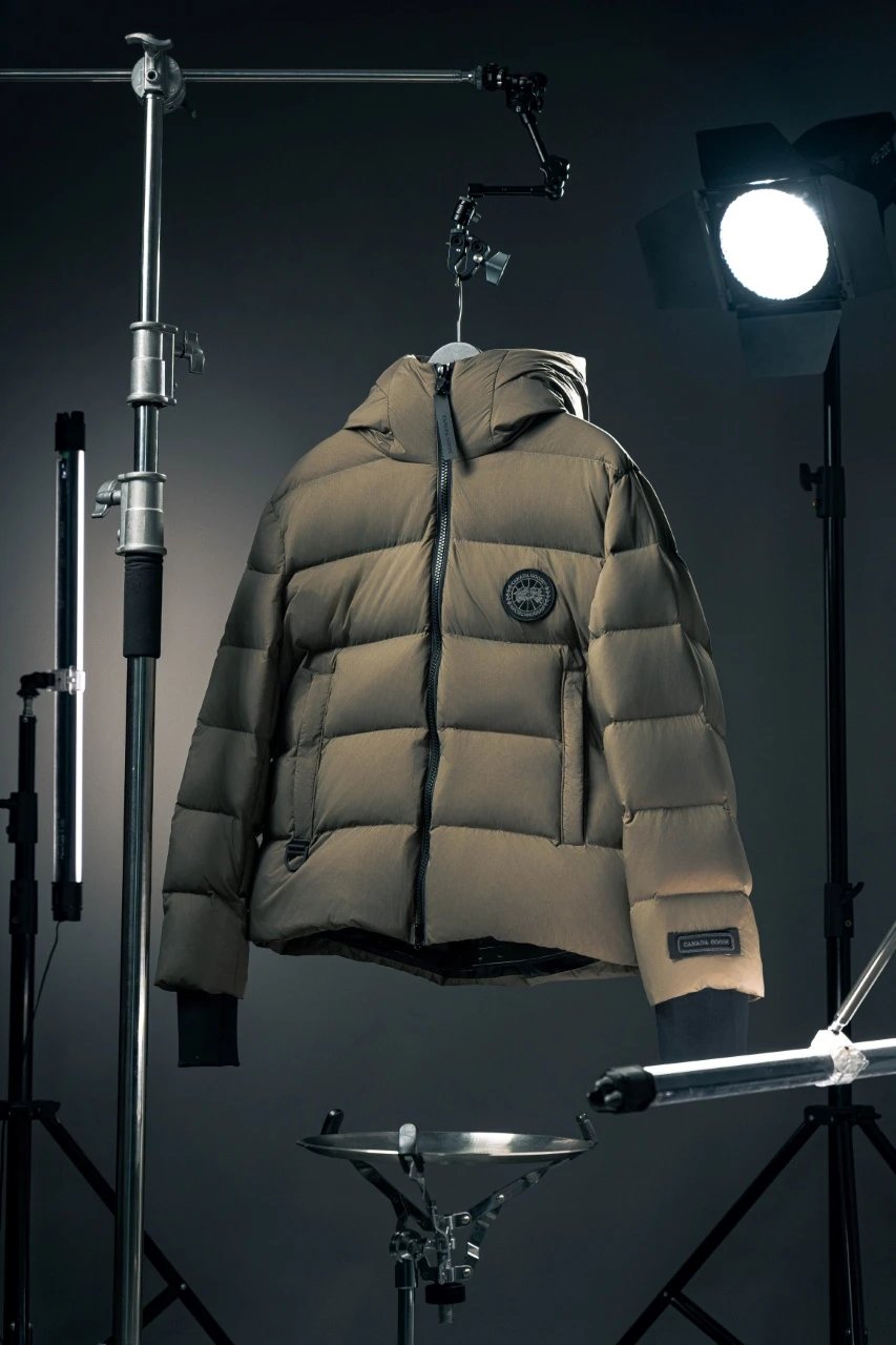 Canada Goose Down Jackets Hooded quilted puffer jacket with black-label patch — 2 substitute brown