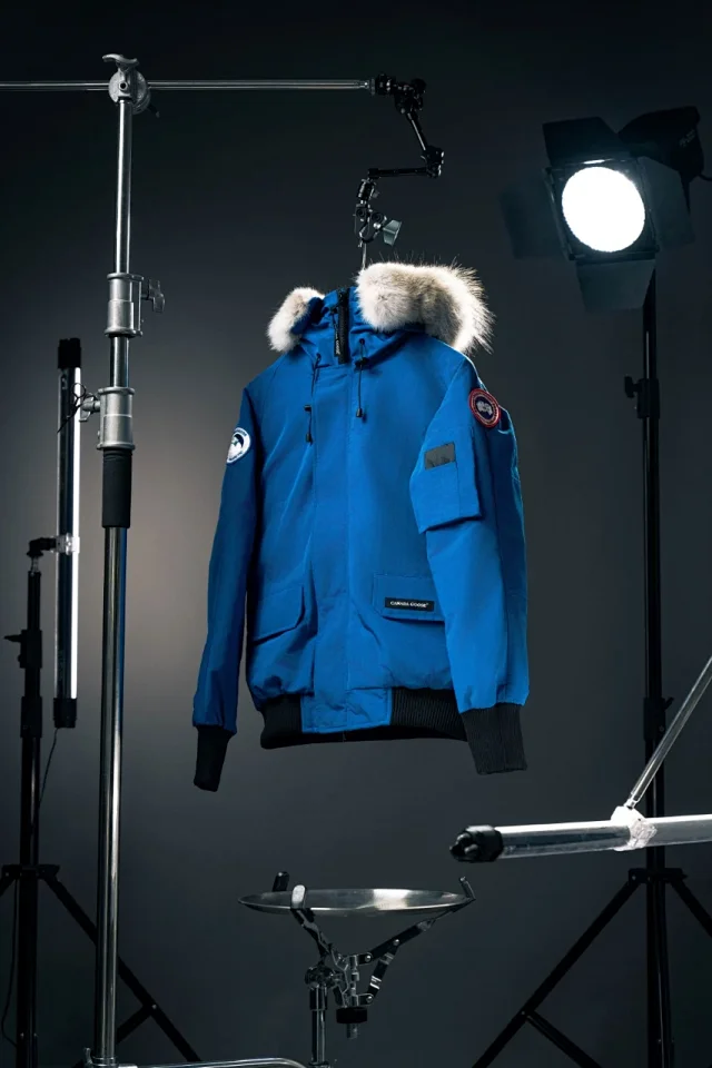 Canada Goose Down Jackets Fur-trim hood bomber jacket product detail image 11