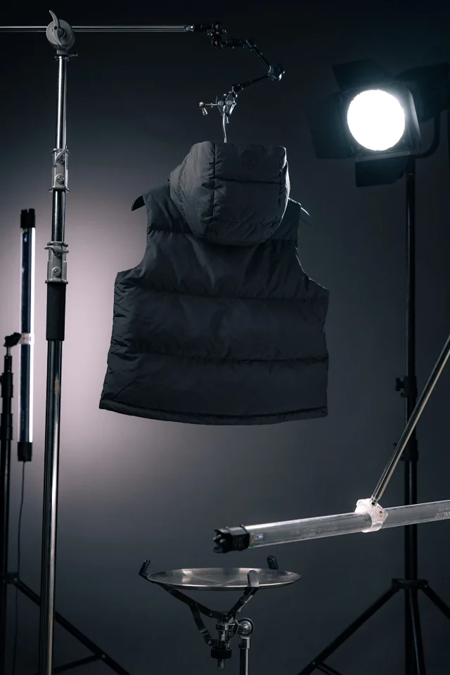 Unbranded Vests Padded snap-front vest with detachable hood and patch pockets product detail image 19