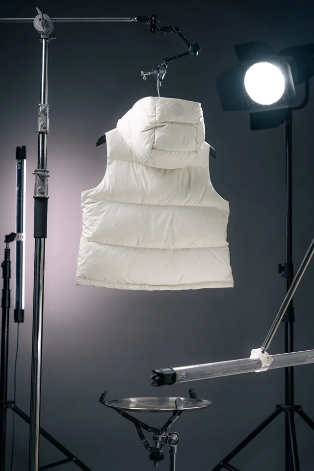 Unbranded Vests Padded snap-front vest with detachable hood and patch pockets product detail image 6