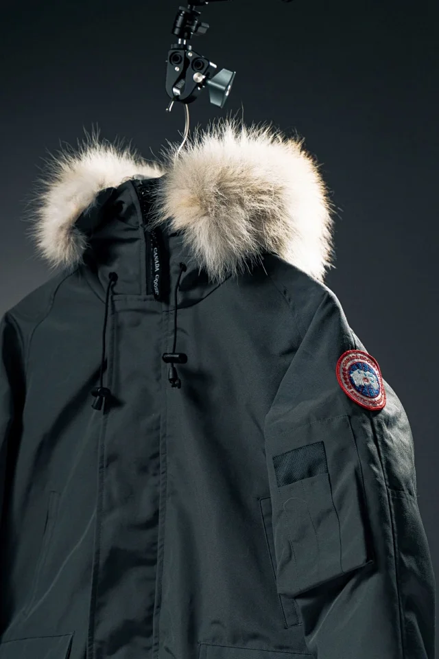 Canada Goose Down Jackets Fur-trim hood bomber jacket product detail image 33