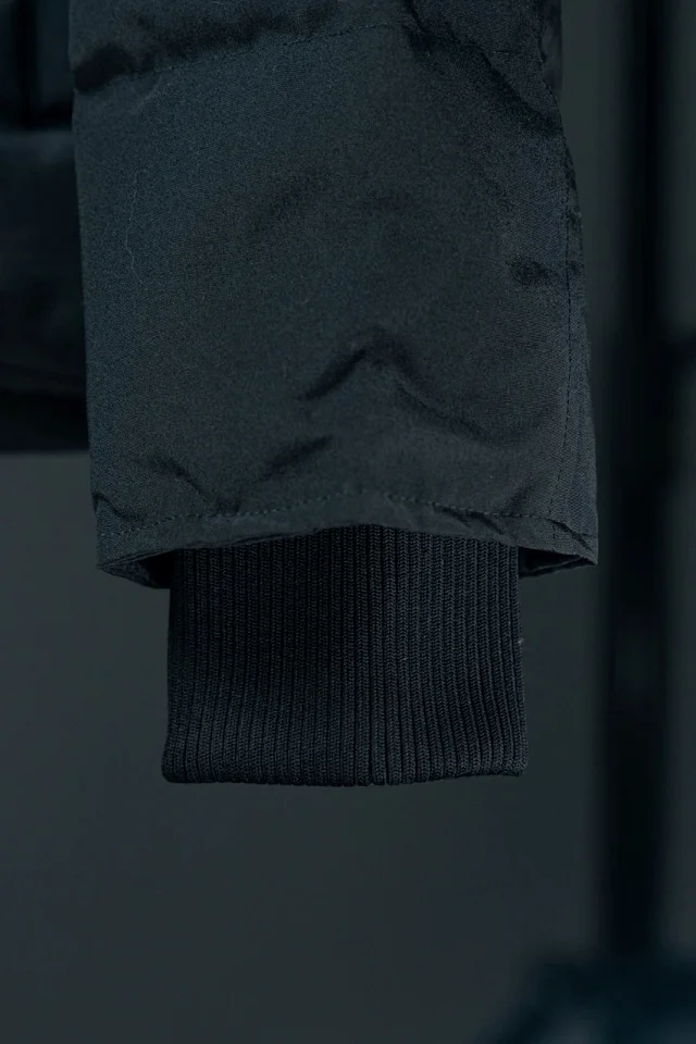 Canada Goose Down Jackets Short stand-collar puffer jacket product detail image 7