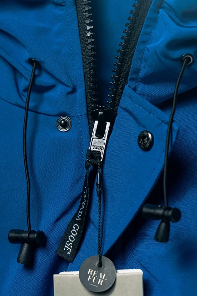 Canada Goose Down Jackets Fur-trim hood bomber jacket product detail image 17