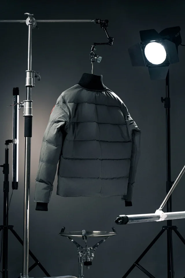 Canada Goose Down Jackets Short stand-collar puffer jacket product detail image 18