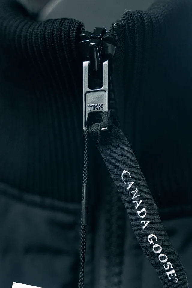 Canada Goose Down Jackets Short stand-collar puffer jacket product detail image 8