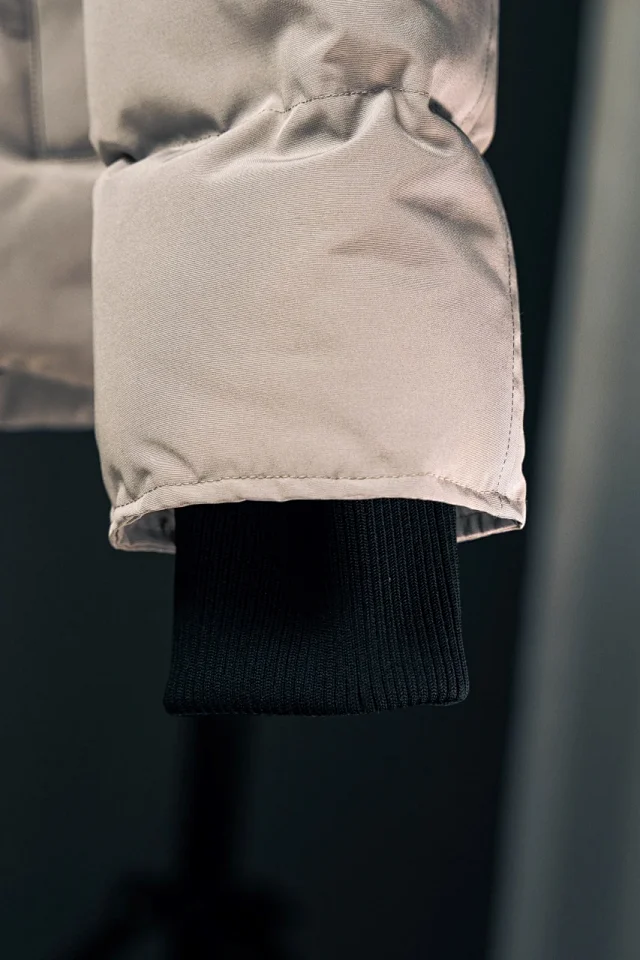 Canada Goose Down Jackets Short stand-collar puffer jacket product detail image 12