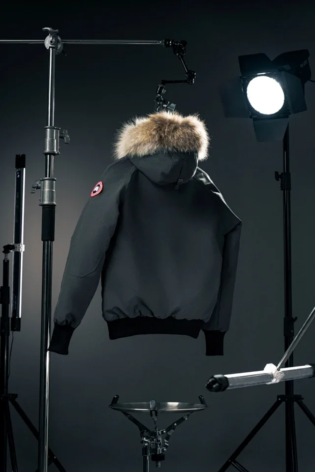 Canada Goose Down Jackets Fur-trim hood bomber jacket product detail image 34