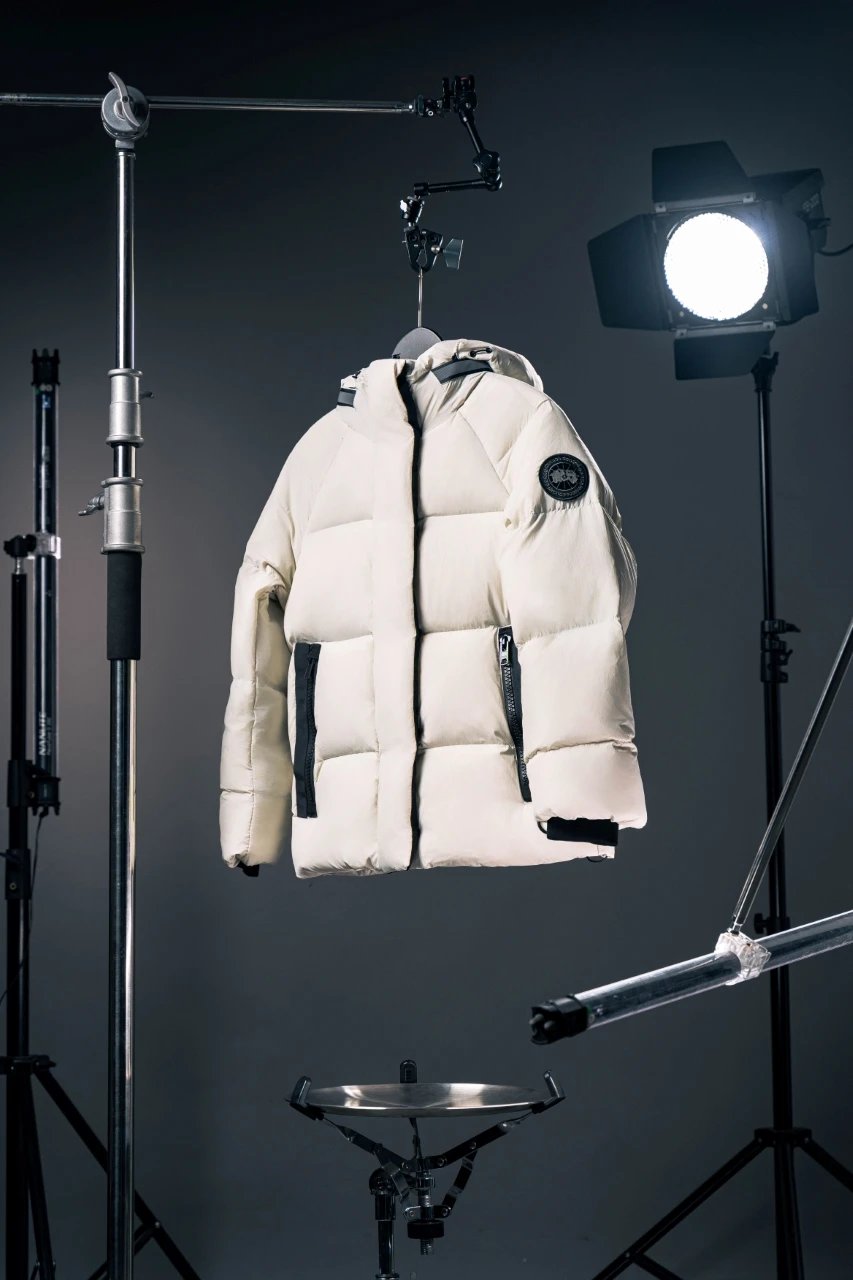Canada Goose Down Jackets Hooded quilted puffer jacket with black-label patch — 1 generation white