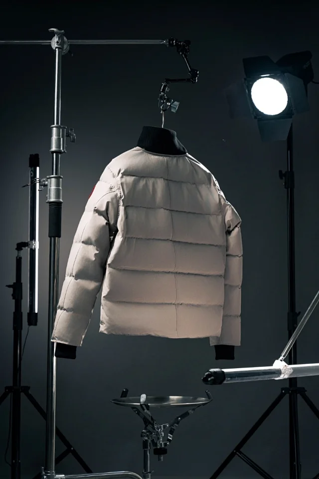 Canada Goose Down Jackets Short stand-collar puffer jacket product detail image 11
