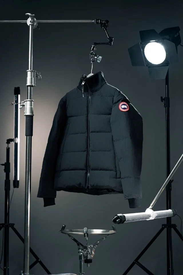 Canada Goose Down Jackets Short stand-collar puffer jacket product detail image 4