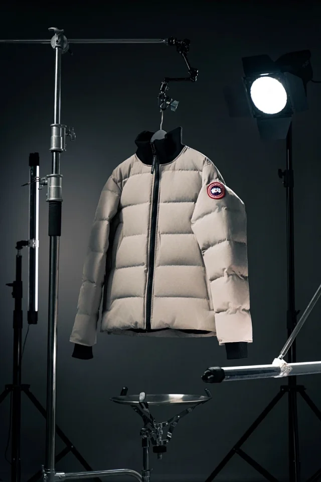 Canada Goose Down Jackets Short stand-collar puffer jacket product detail image 9