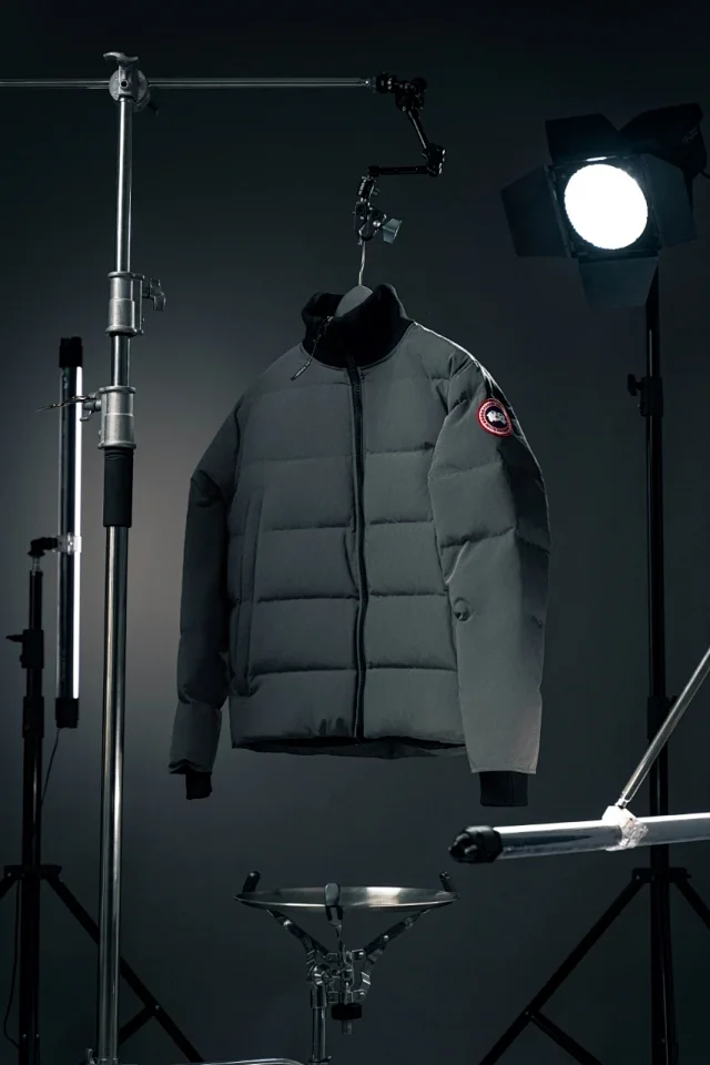 Canada Goose Down Jackets Short stand-collar puffer jacket product detail image 16