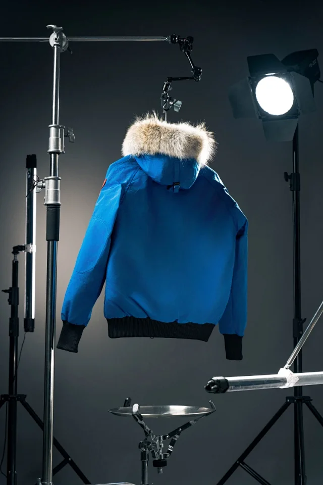 Canada Goose Down Jackets Fur-trim hood bomber jacket product detail image 13