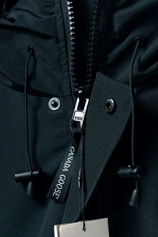 Canada Goose Down Jackets Fur-trim hood bomber jacket product detail image 10