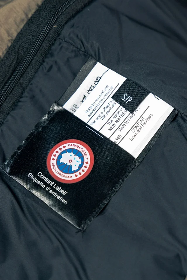 Canada Goose Down Jackets Hooded quilted puffer jacket with black-label patch product detail image 22
