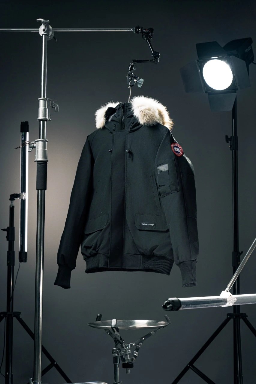 Canada Goose Down Jackets Fur-trim hood bomber jacket — black