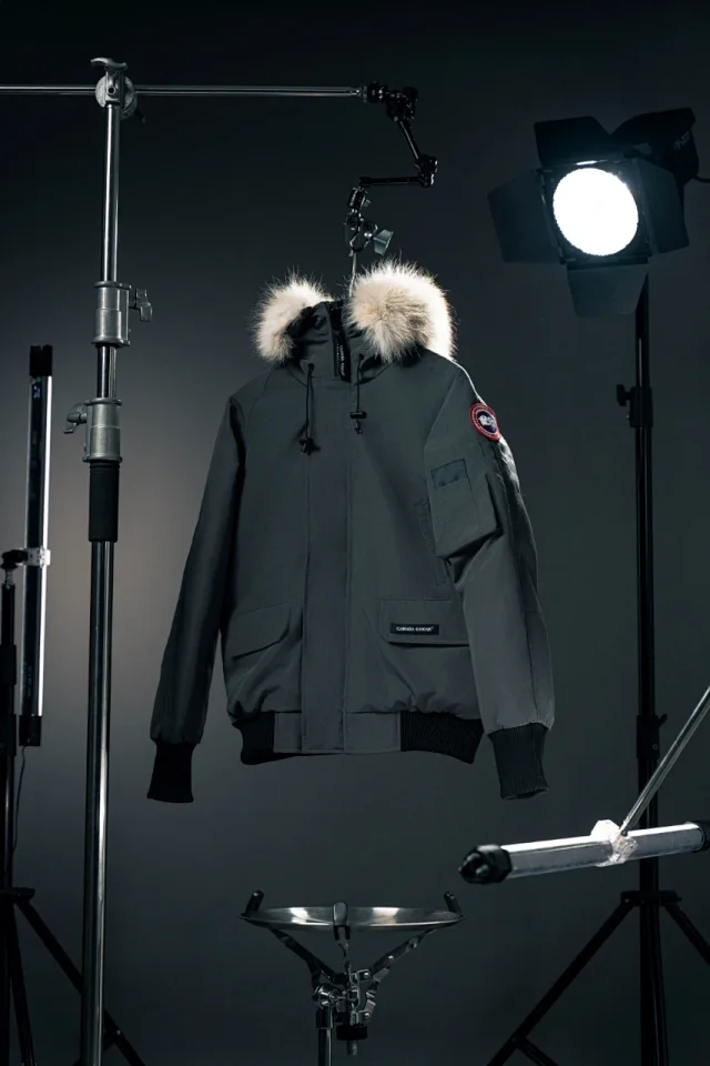 Canada Goose Down Jackets Fur-trim hood bomber jacket product detail image 32