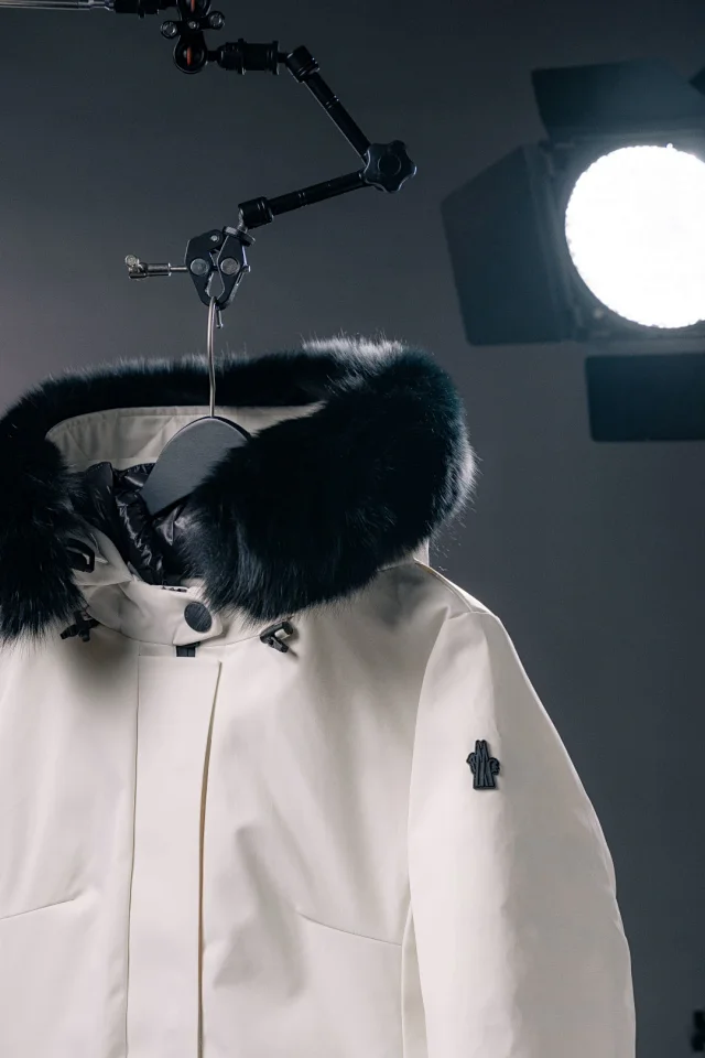 Moncler Down Jackets Fur-Trim Hooded Jacket product detail image 5