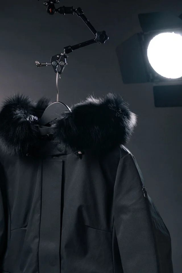 Moncler Down Jackets Fur-Trim Hooded Jacket product detail image 11
