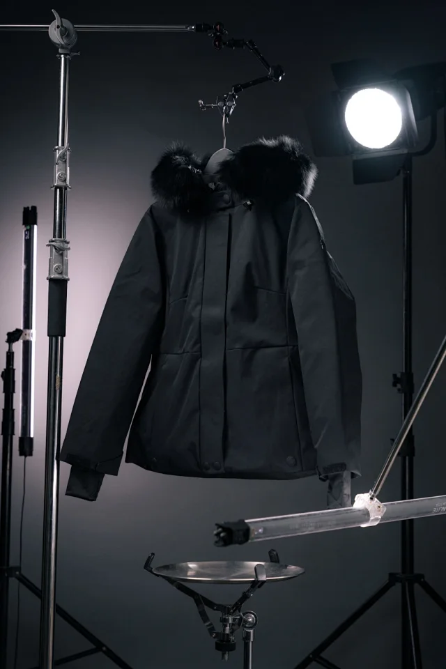 Moncler Down Jackets Fur-Trim Hooded Jacket product detail image 10