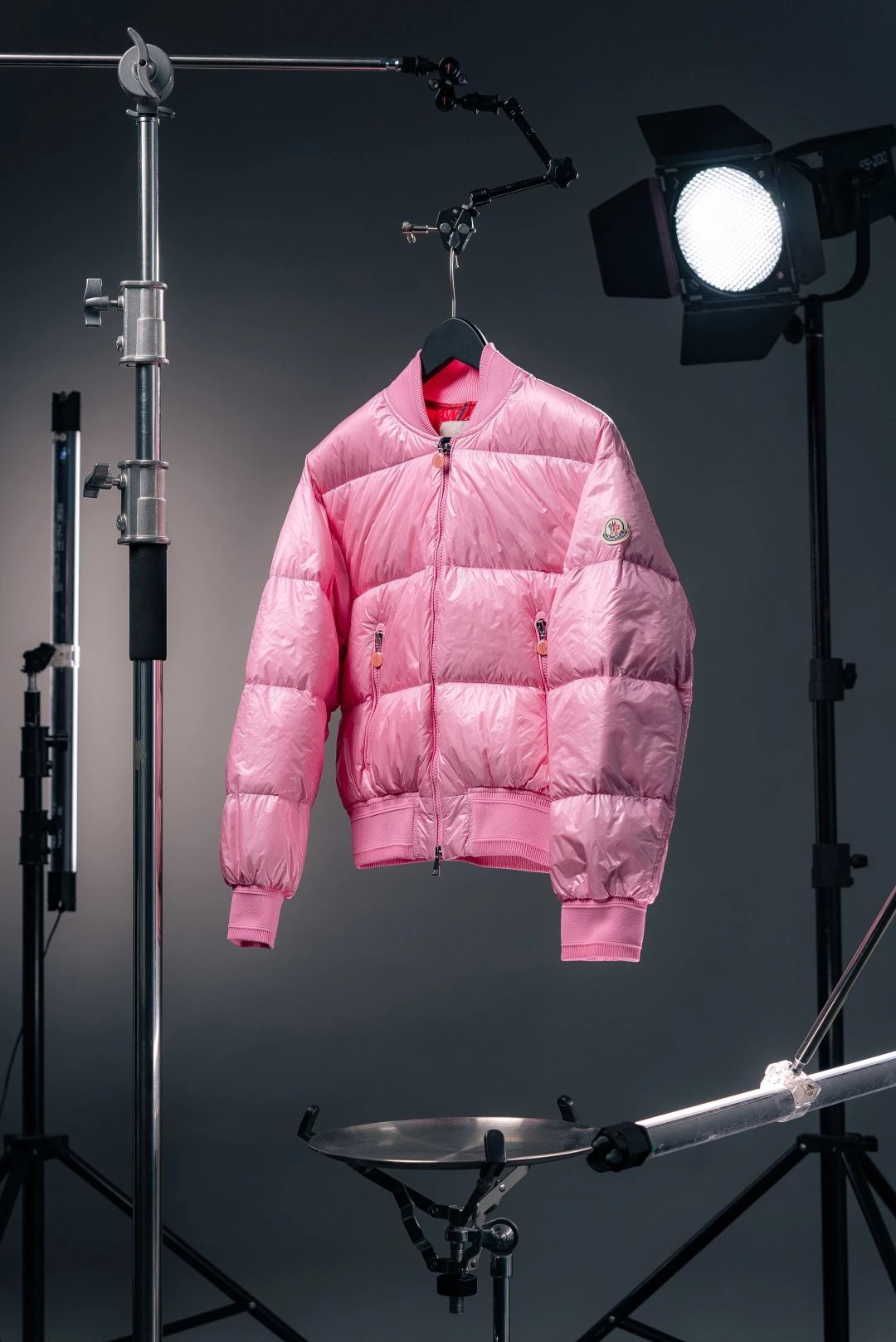 Moncler Down Jackets Short quilted bomber jacket with ribbed collar, cuffs and hem — powder