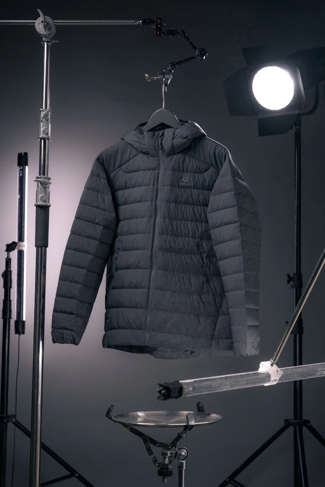 KAILAS Down Jackets Hooded quilted puffer jacket — Black and gray
