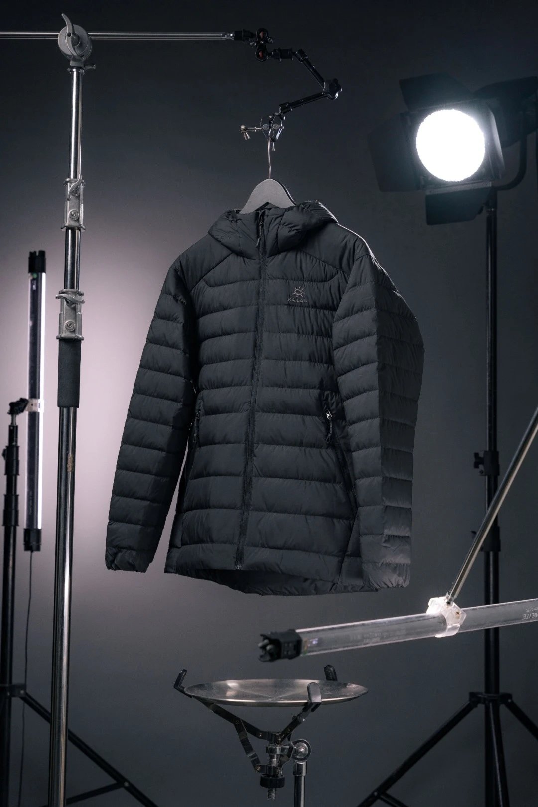 KAILAS Down Jackets Hooded quilted puffer jacket — black