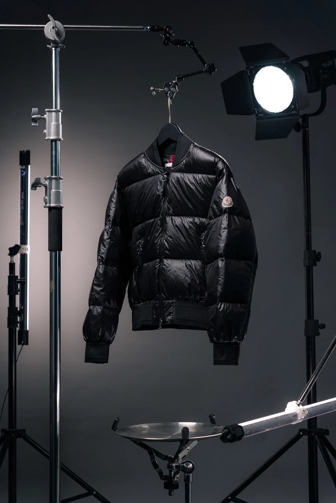 Moncler Down Jackets Short quilted bomber jacket with ribbed collar, cuffs and hem — black