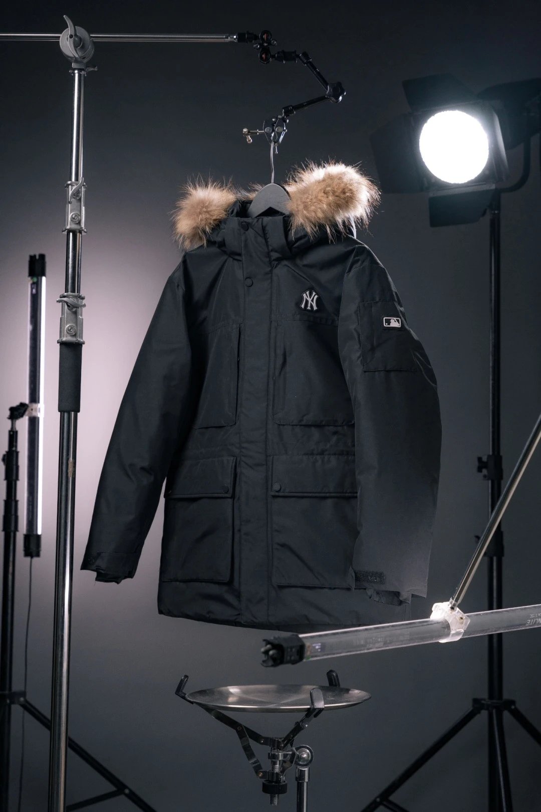MLB Down Jackets Fur-Trim Hooded Parka with Embroidered Team Logos — black