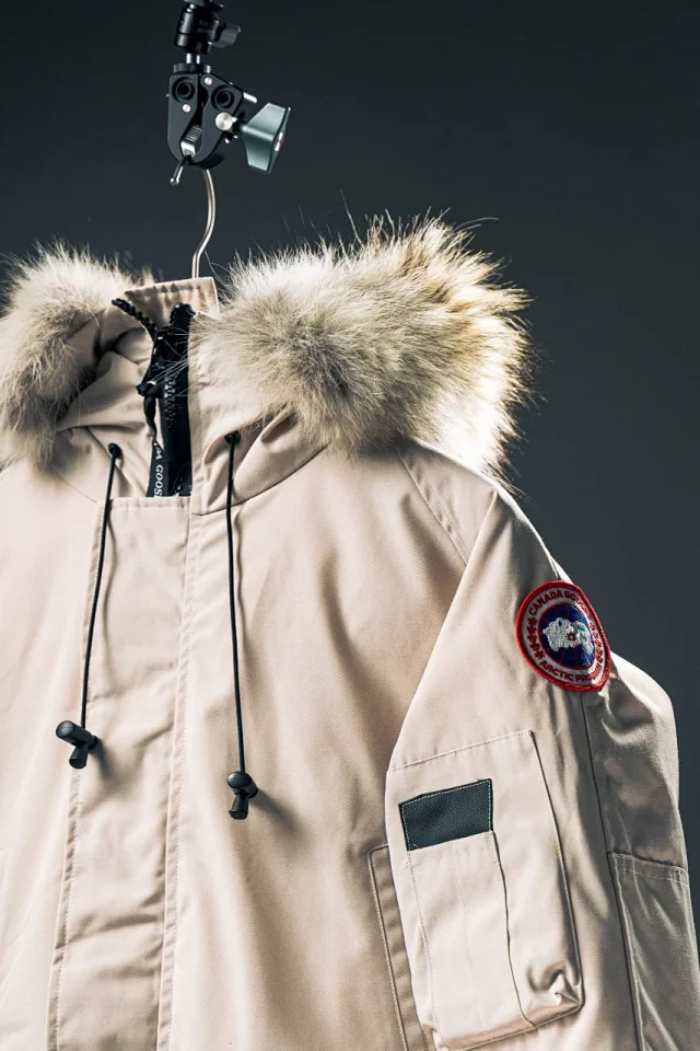 Canada Goose Down Jackets Fur-trim hood bomber jacket product detail image 26